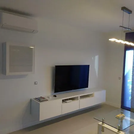 Ocean Front Apartment *
