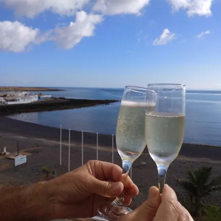 Ocean Front شقة *